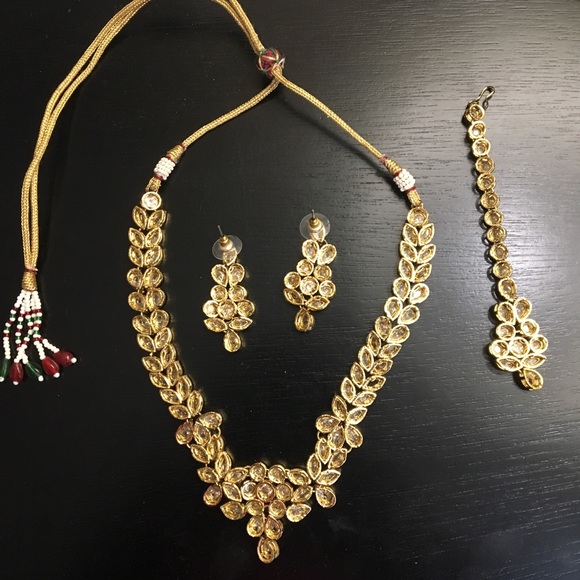 Beautiful leaf design Indian necklace set - Picture 5 of 6